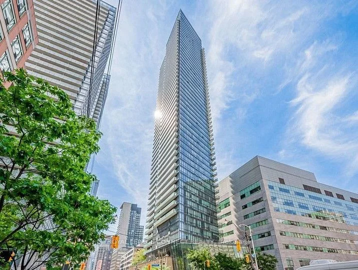 832 Bay Street 2406, Toronto C01, ON M5S 1Z6