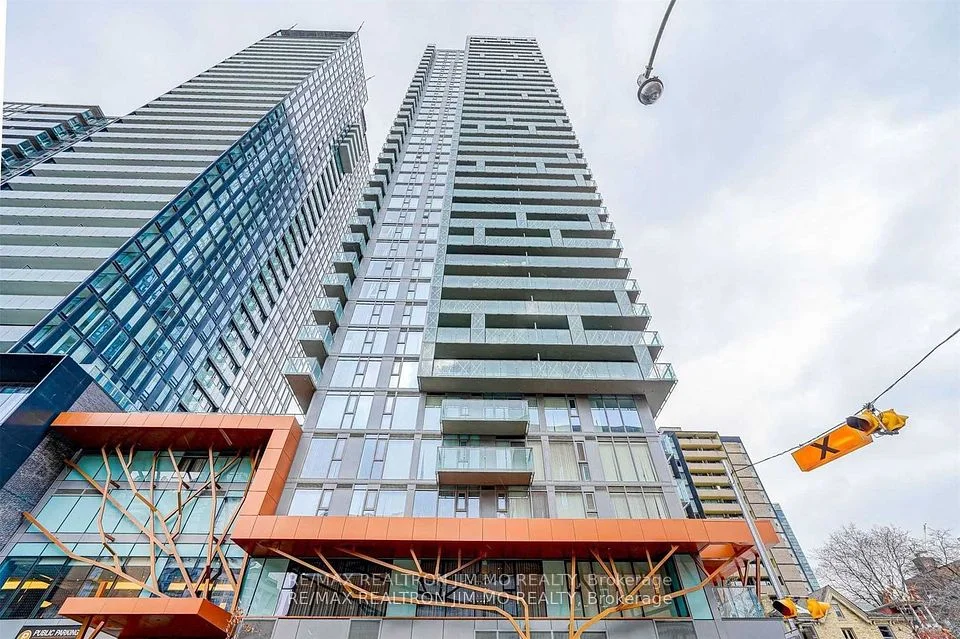 50 Wellesley Street E 805, Toronto C08, ON M4Y 0C8