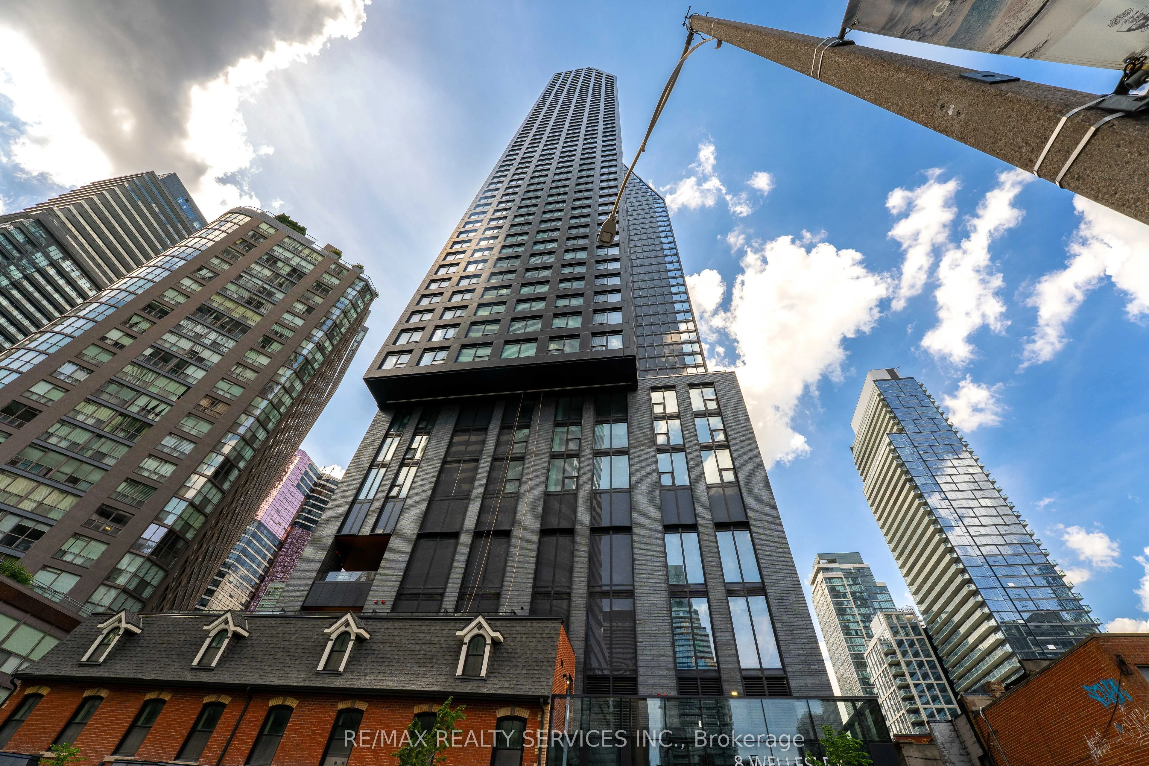 8 Wellesley Street 4901, Toronto C01, ON M4Y 0J5