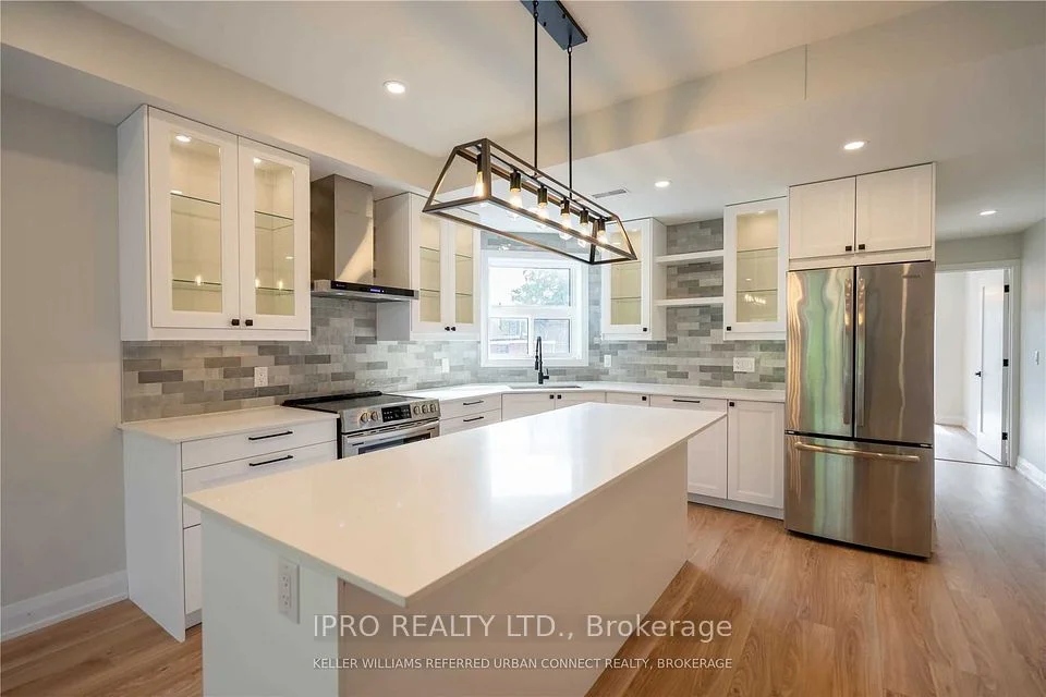 12 Montrose Avenue, Toronto C01, ON M6J 2T7