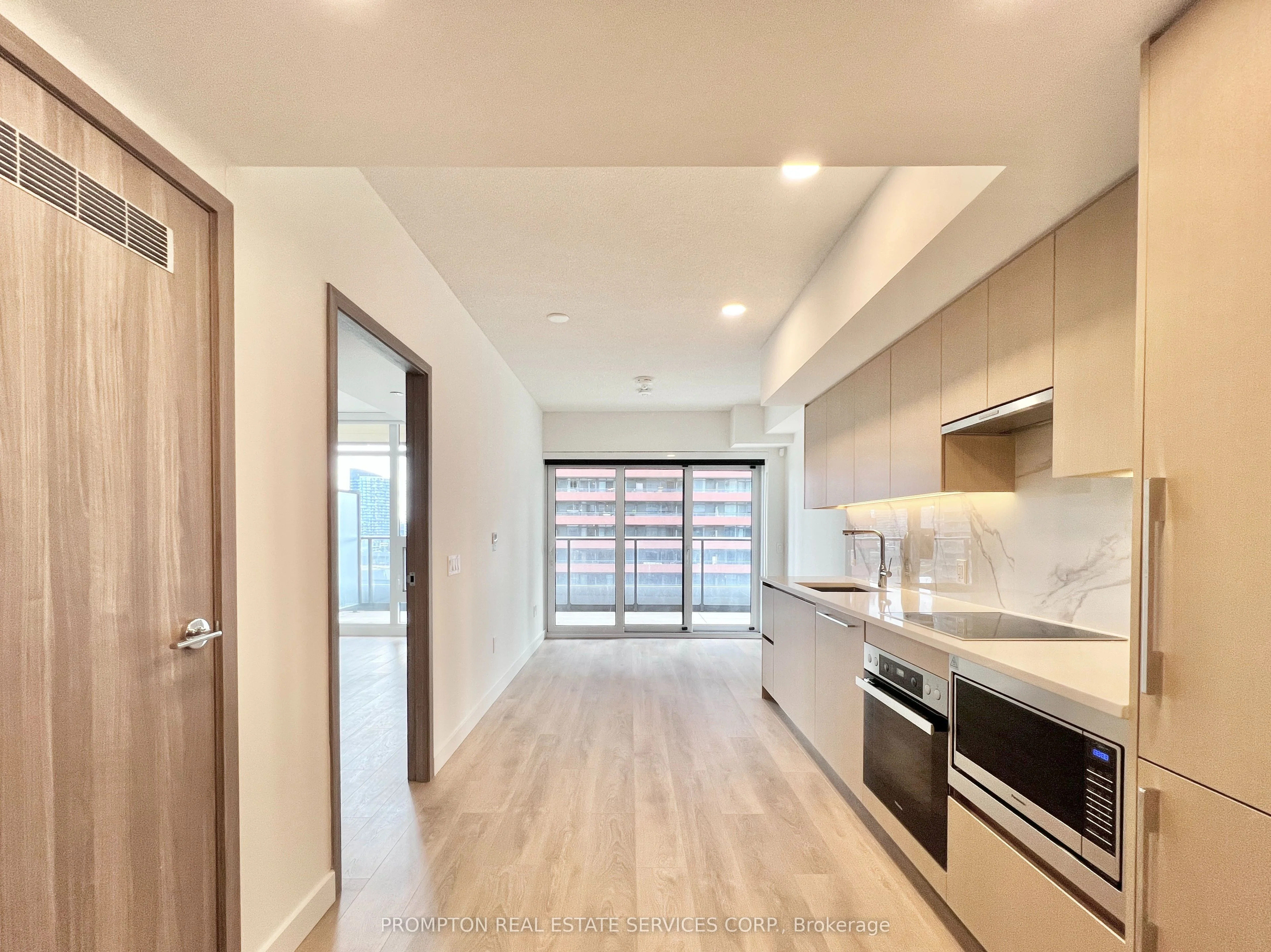 3 Concord Cityplace Way 826, Toronto C01, ON M5V 0X4