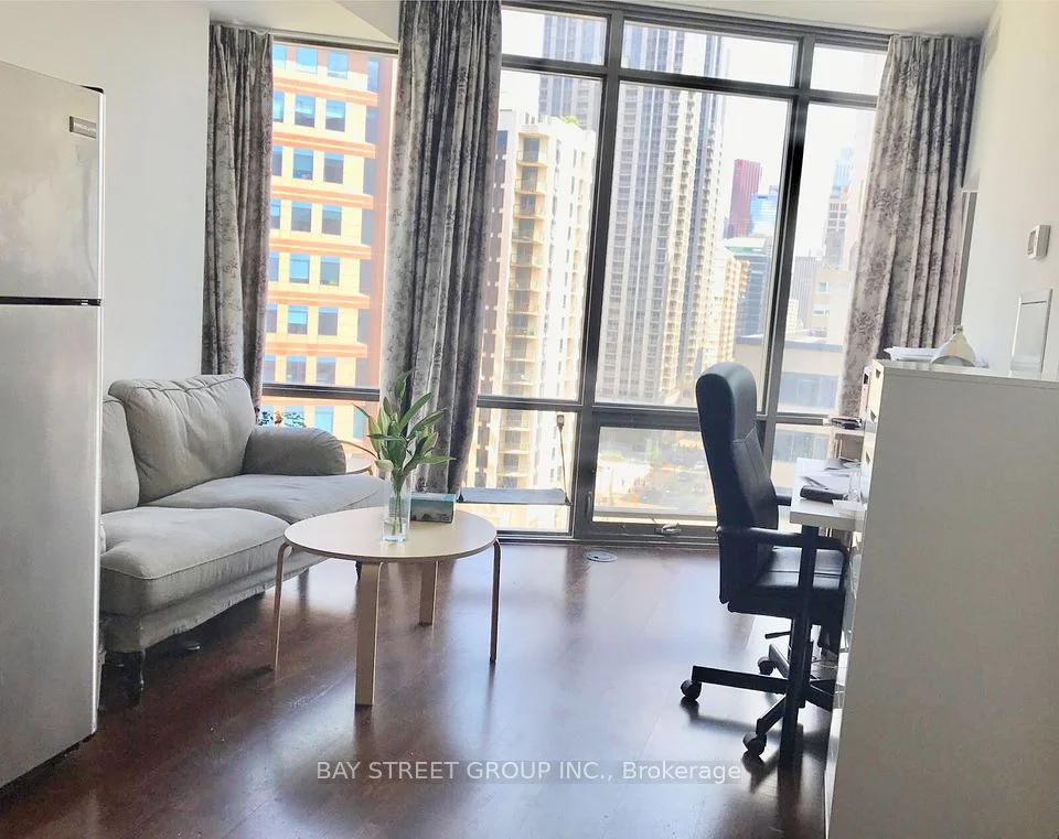 832 Bay Street 809, Toronto C01, ON M5S 1Z6