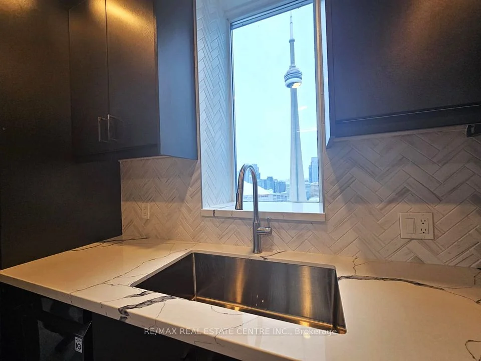 8 York Street 3112, Toronto C01, On M5j 2y2