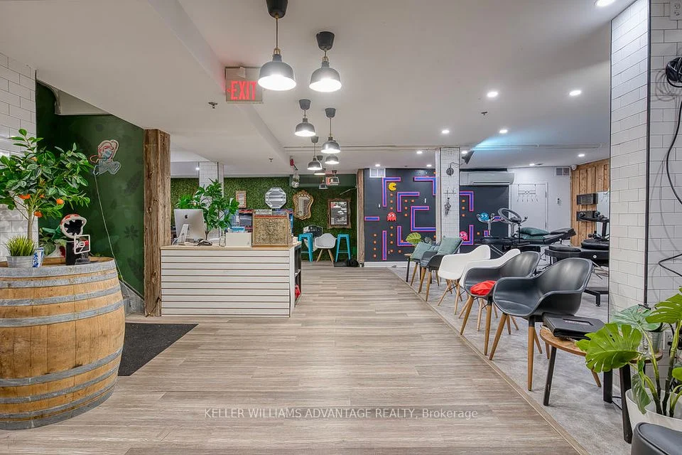 56 Kensington Avenue C, Toronto C01, ON M5T 2K1