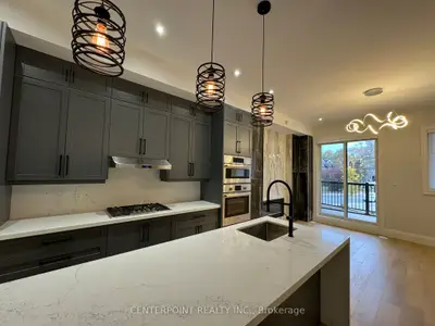 Att/Row/Townhouse in Toronto