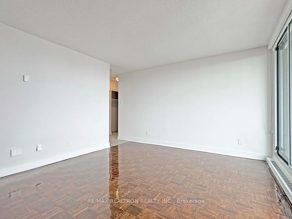 33 Isabella Street 2714, Toronto C08, On M4y 2p7