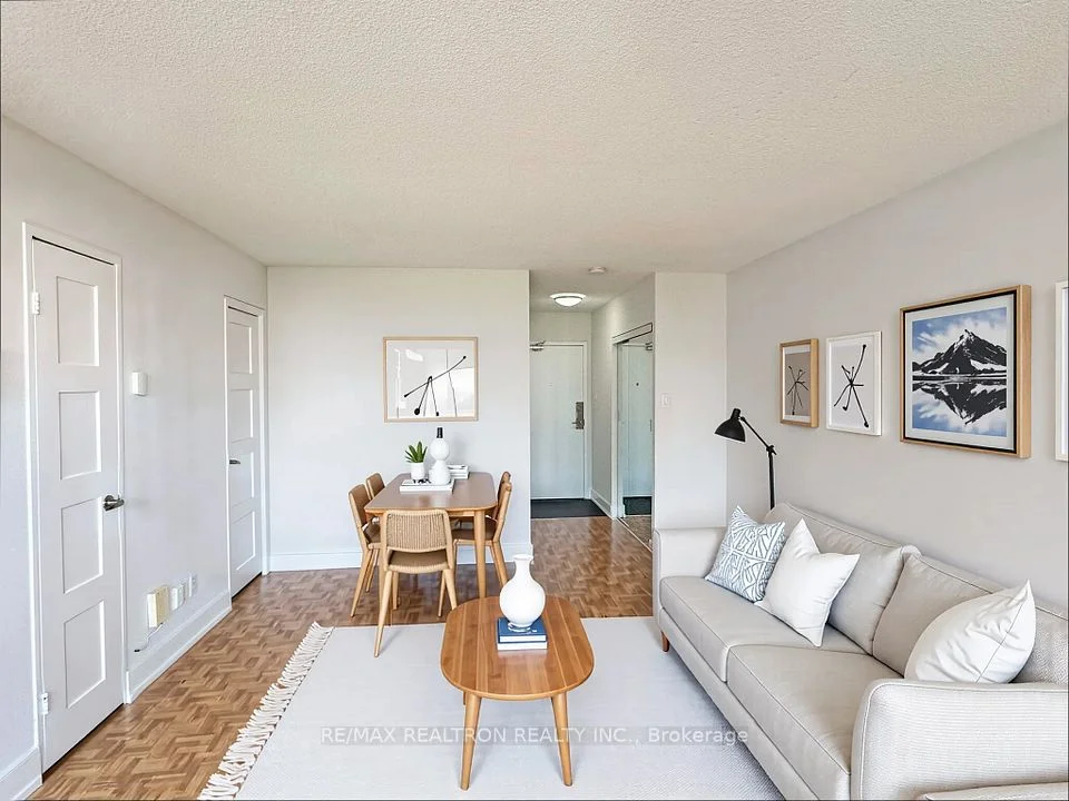 33 Isabella Street 716, Toronto C08, ON M4Y 2P7