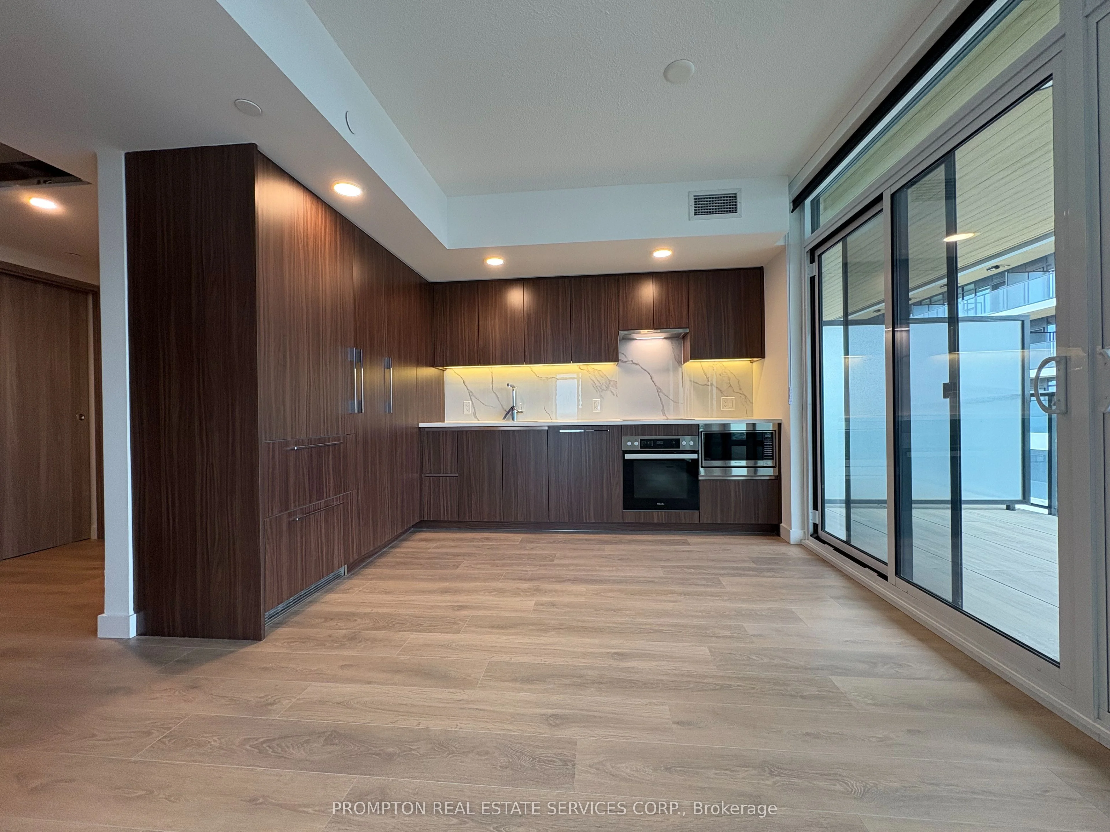 1 Concord Cityplace Way 5111, Toronto C01, ON M5V 0X3