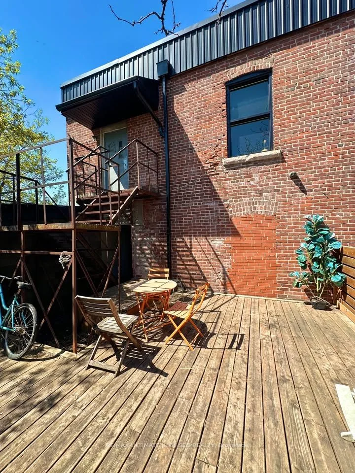 432 St Clarens Avenue 303, Toronto C01, ON M6H 3W3