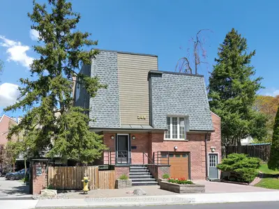 Att/Row/Townhouse in Toronto