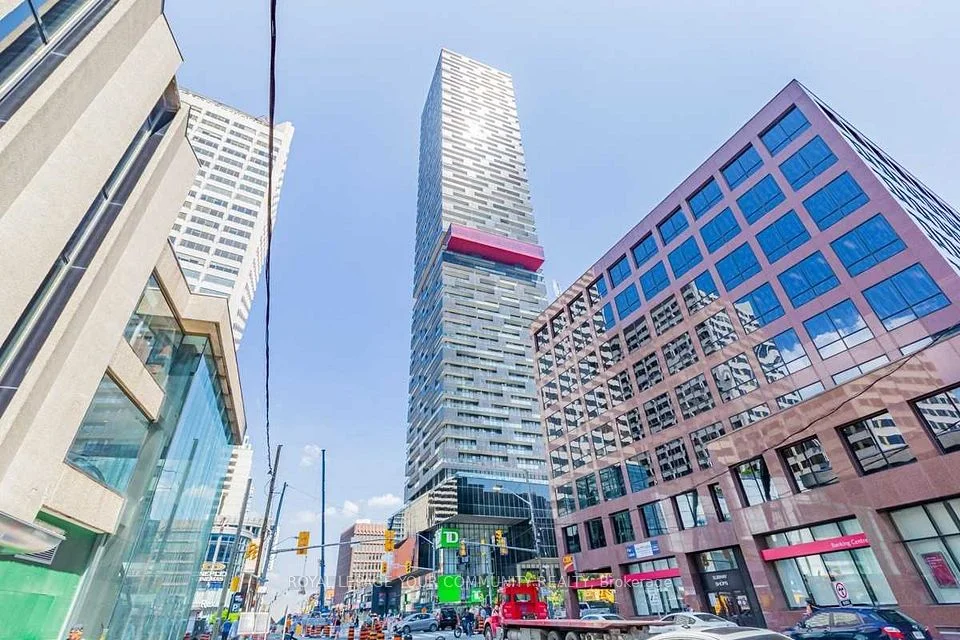 8 Eglinton Avenue E 5607, Toronto C03, ON M4P 0C1