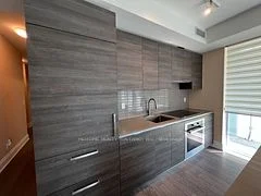 200 Bloor Street W 705, Toronto C02, ON M5S 1T8