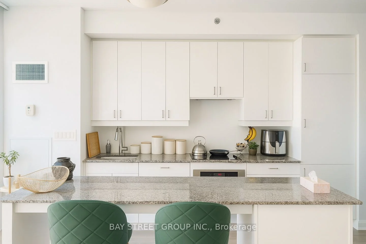 426 University Avenue 3802, Toronto C01, On M5g 1s9