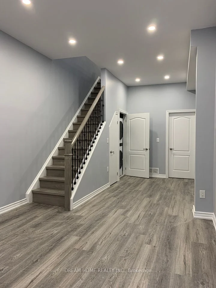 26 Glasgow Street 201, Toronto C01, ON M5T 2B9