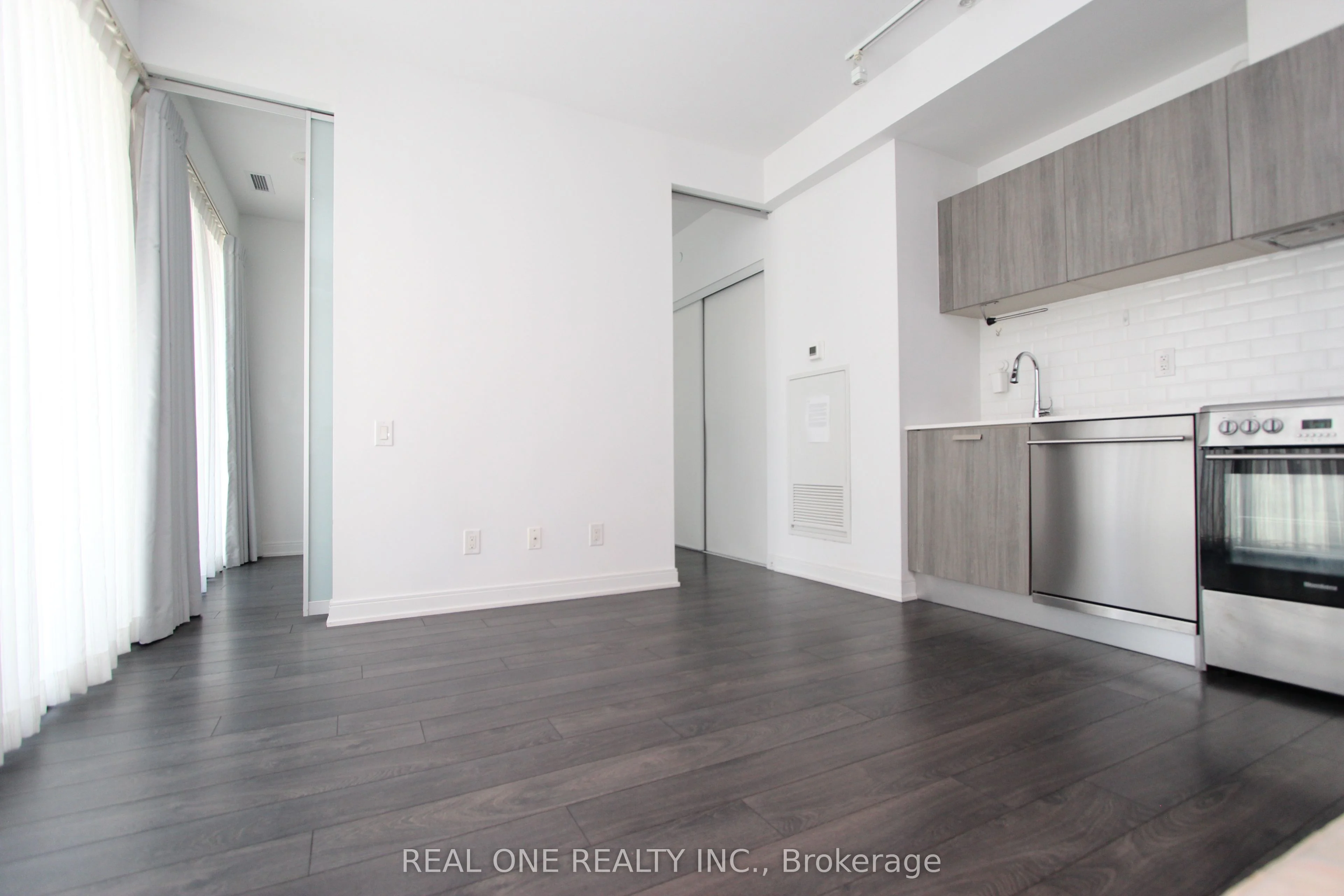 50 Charles Street E 512, Toronto C08, ON M4Y 0C3