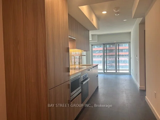 3 Concord Cityplace Way 827, Toronto C01, On M5v 0x4