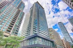 770 Bay Street Ph506, Toronto C01, On M5g 0a6