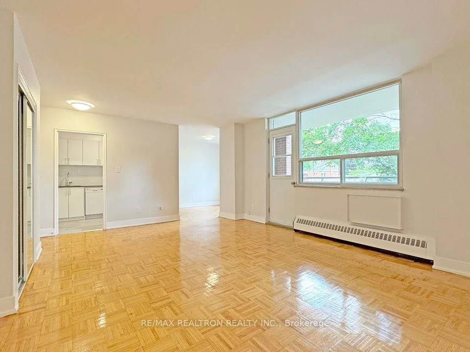 490 Eglinton Avenue E 206, Toronto C10, ON M4P 1M4