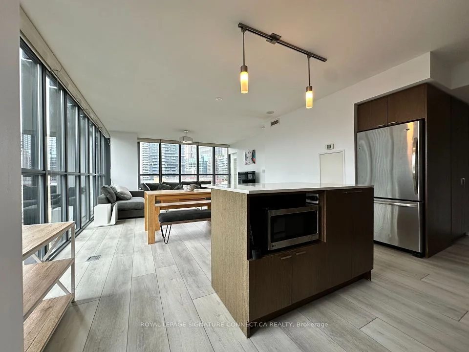 110 Charles Street E 1103, Toronto C08, ON M4Y 1T5