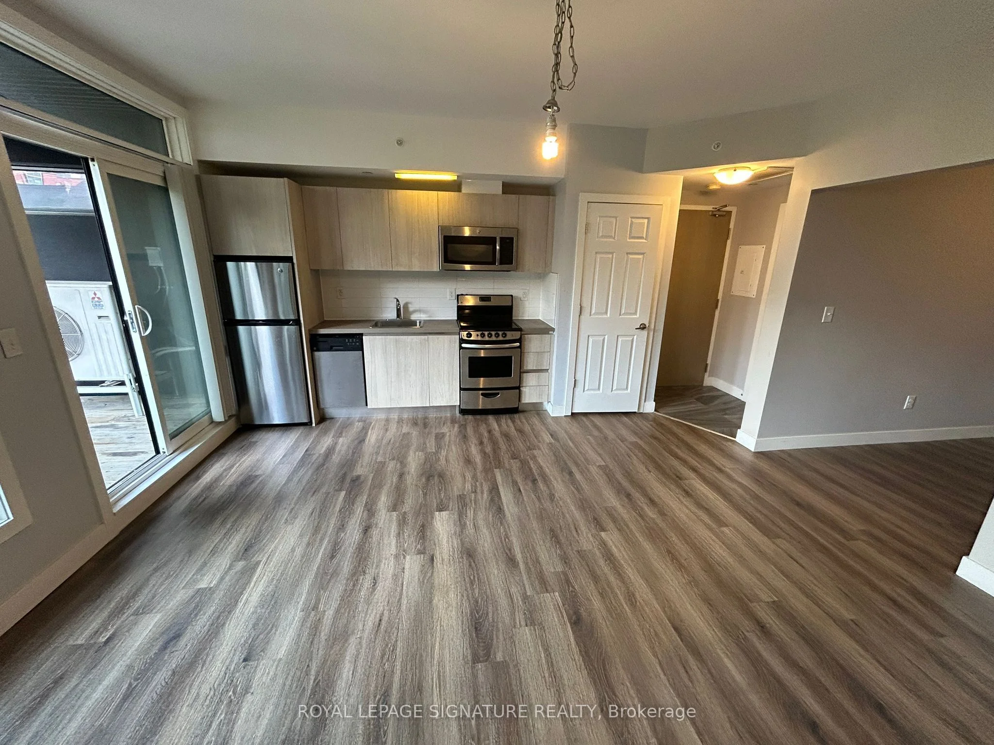 335 College Street 104, Toronto C01, ON M5T 1S2