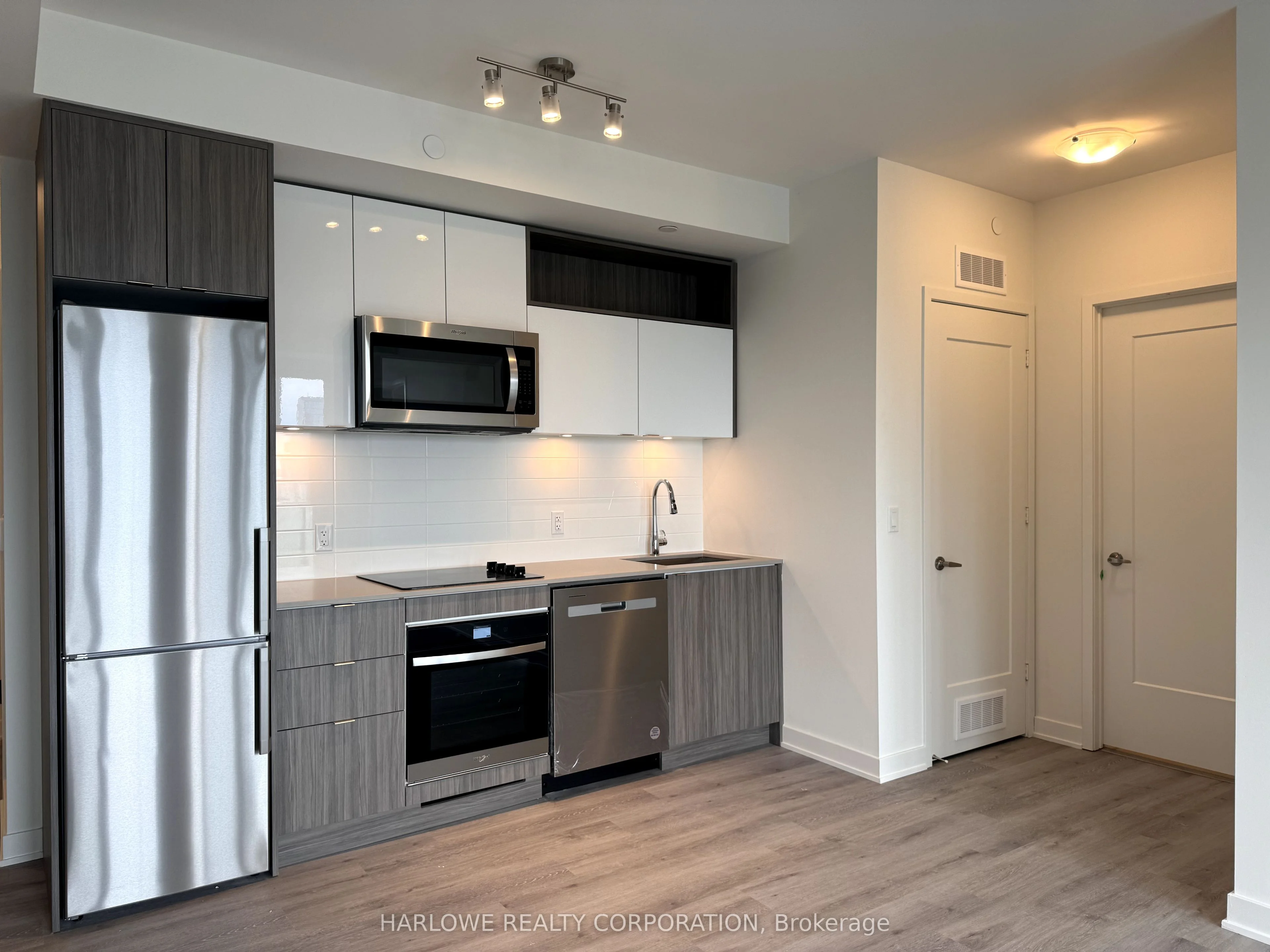 70 Princess Street 2501 E, Toronto C08, On M5a 0x6