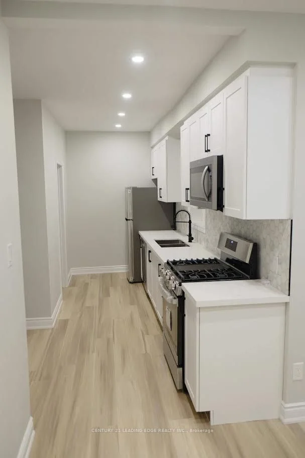 118 Sackville Street UPPER, Toronto C08, ON M5A 3E7