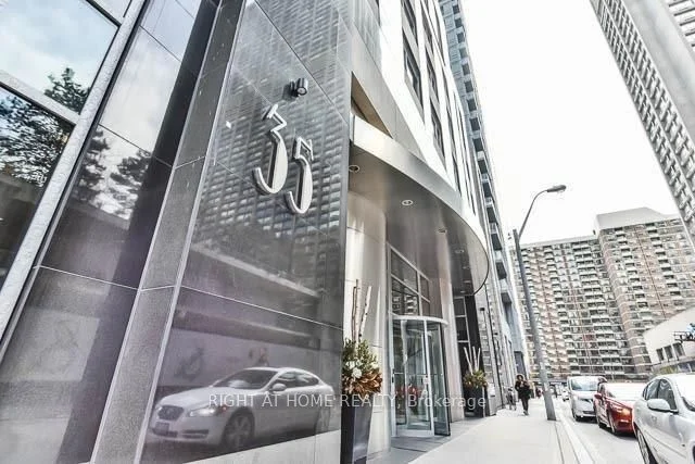 35 Balmuto Street 2106, Toronto C01, On M4y 0a3
