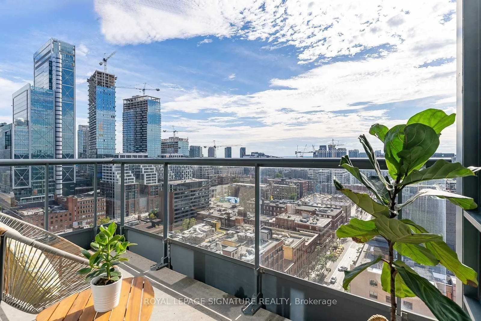 438 King Street W 1906, Toronto C01, ON M5V 3T9