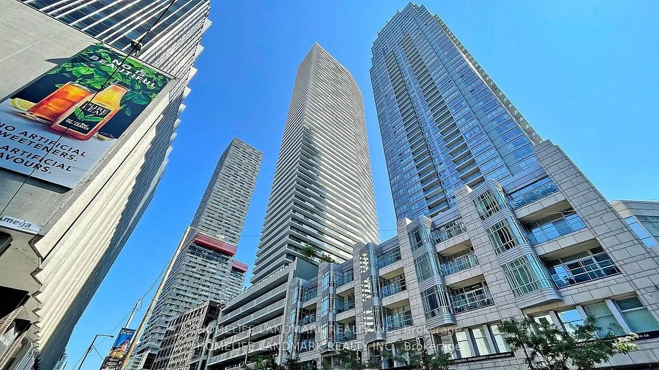2221 Yonge Street 3304, Toronto C10, ON M4S 2B4