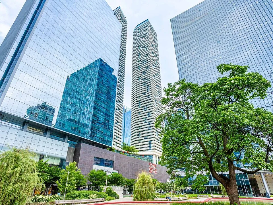 88 Harbour Street 1704, Toronto C01, ON M5J 0C3