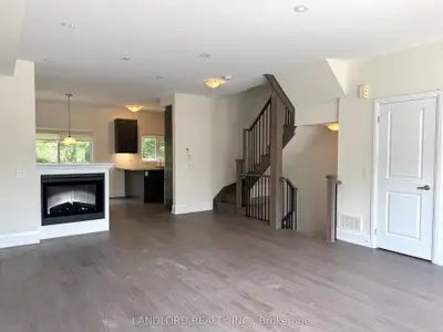 Att/Row/Townhouse in Toronto