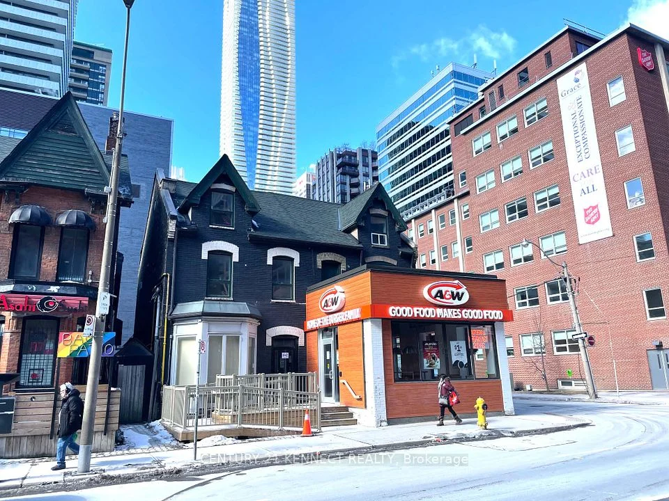 642 Church Street 1, Toronto C08, ON M4Y 2G3
