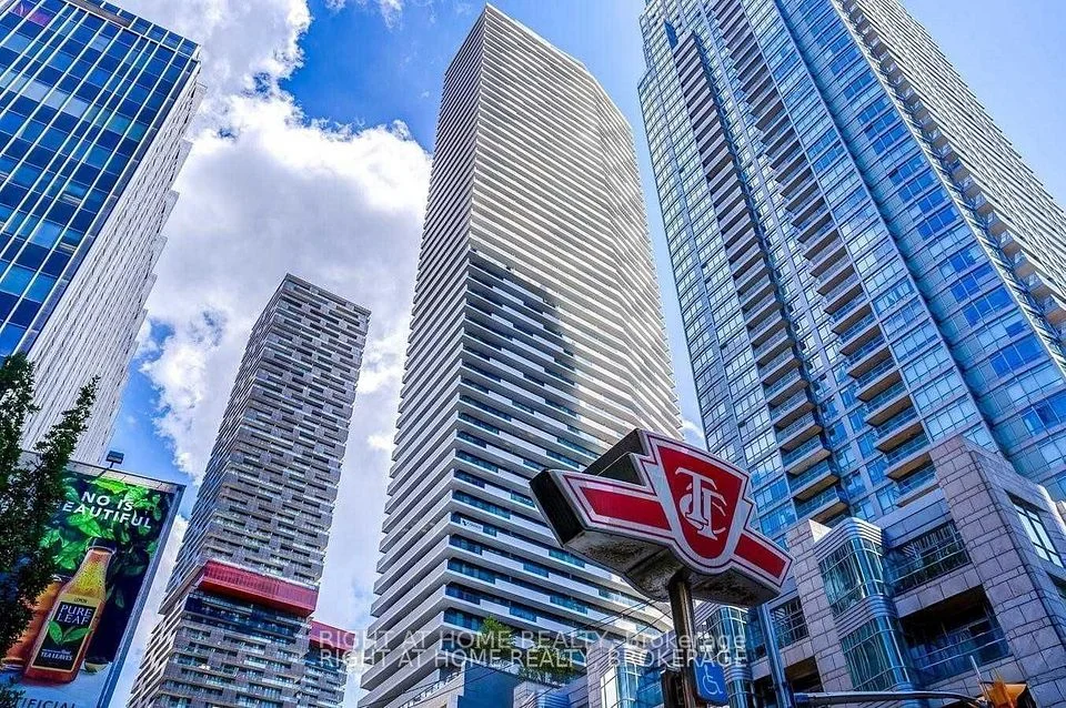 2221 Yonge Street 613, Toronto C10, ON M4S 0B8