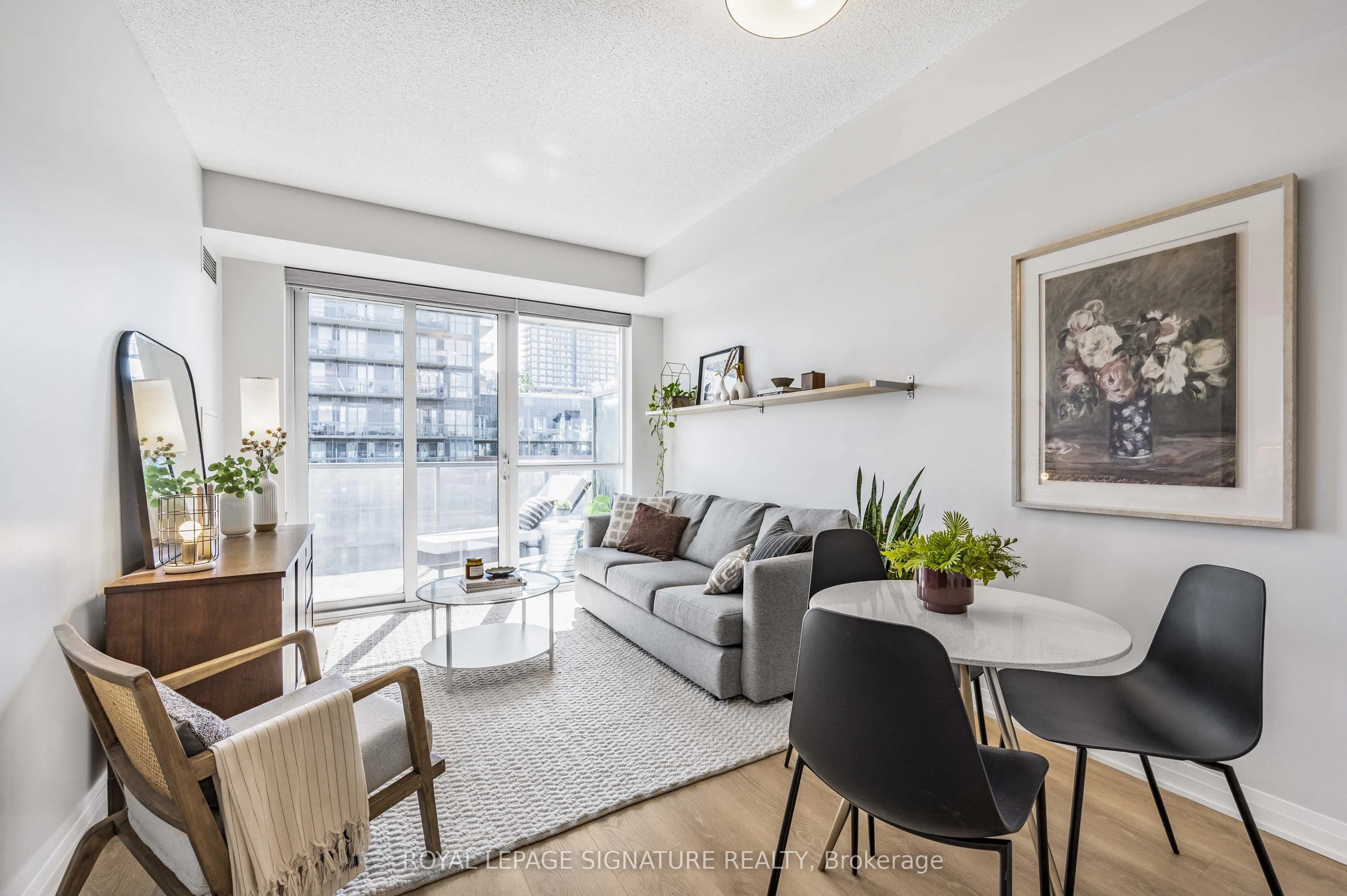 Condo Apartment in Toronto