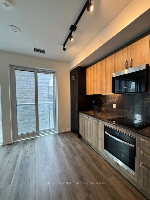 280 Dundas Street W 416, Toronto C01, ON M5T 1G2