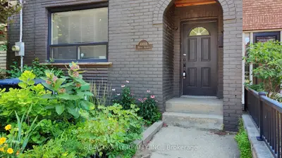 Att/Row/Townhouse in Toronto
