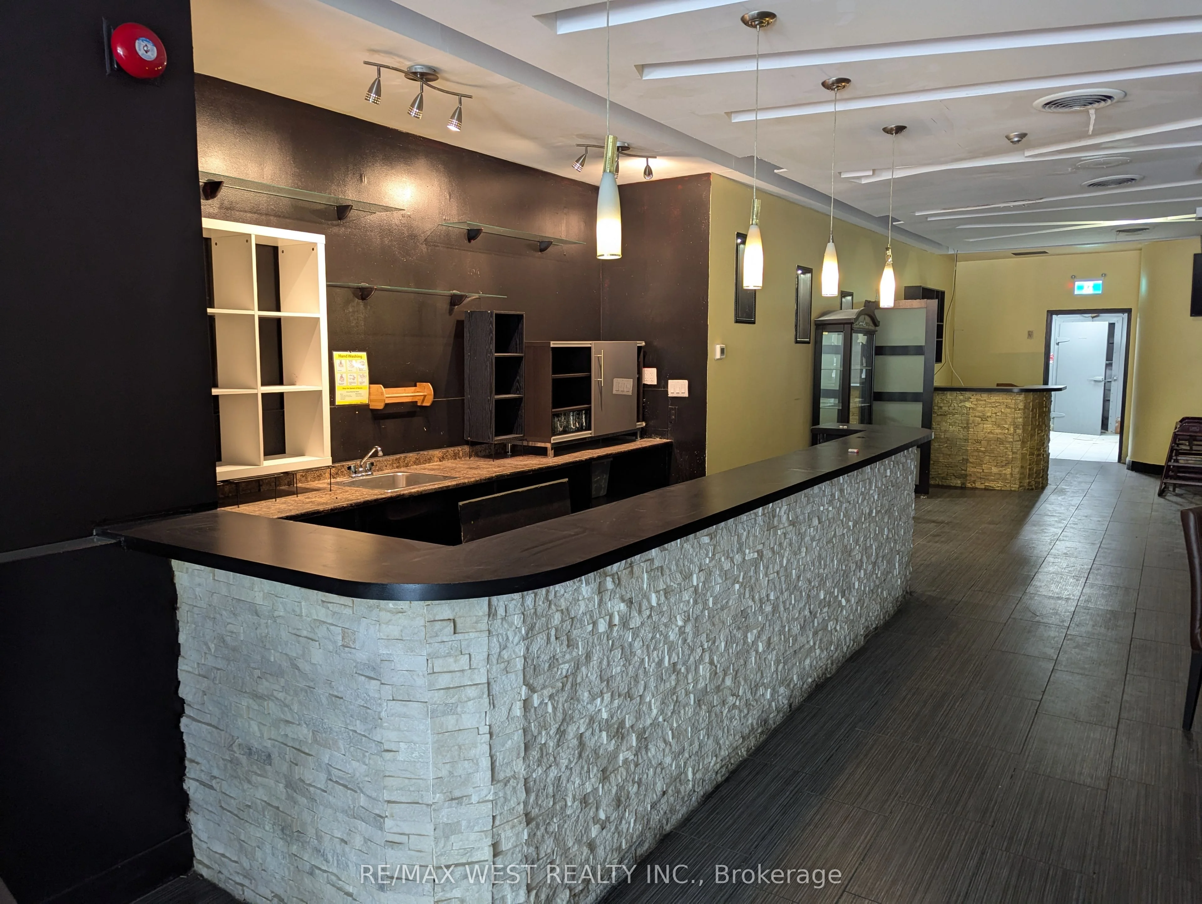 394 Bloor Street W 101, Toronto C02, ON M5S 1X4