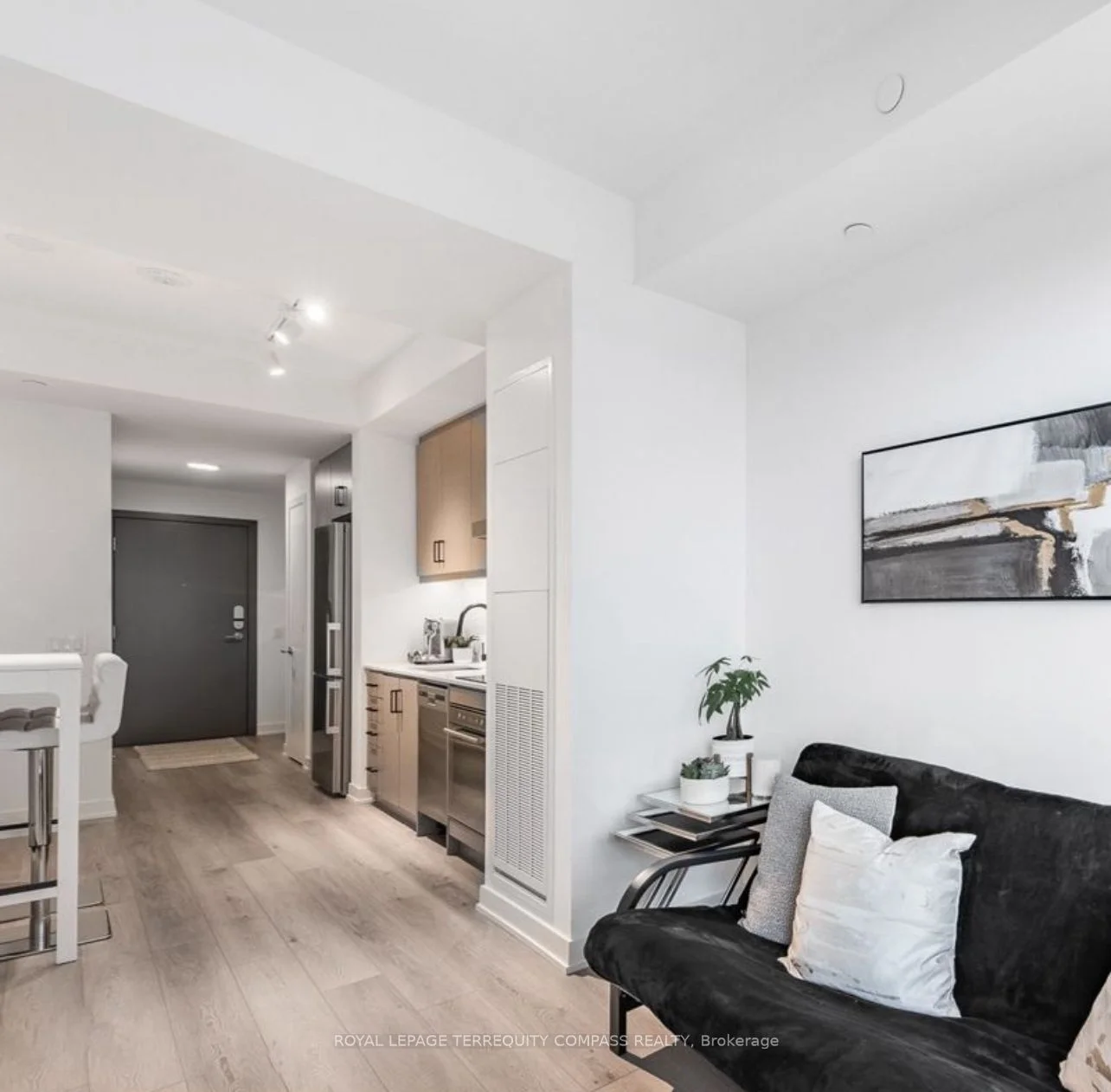 9 Tecumseth Street 813, Toronto C01, ON M5V 0S5