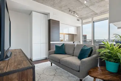 Condo Apartment in Toronto