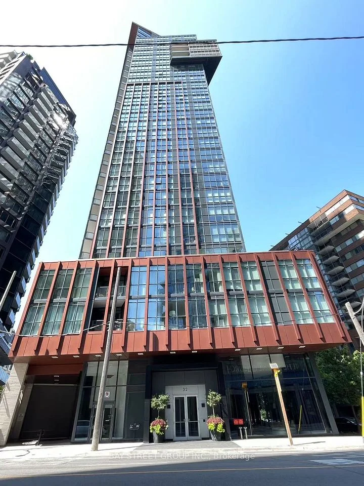 32 Davenport Road 801, Toronto C02, ON M5R 1H3