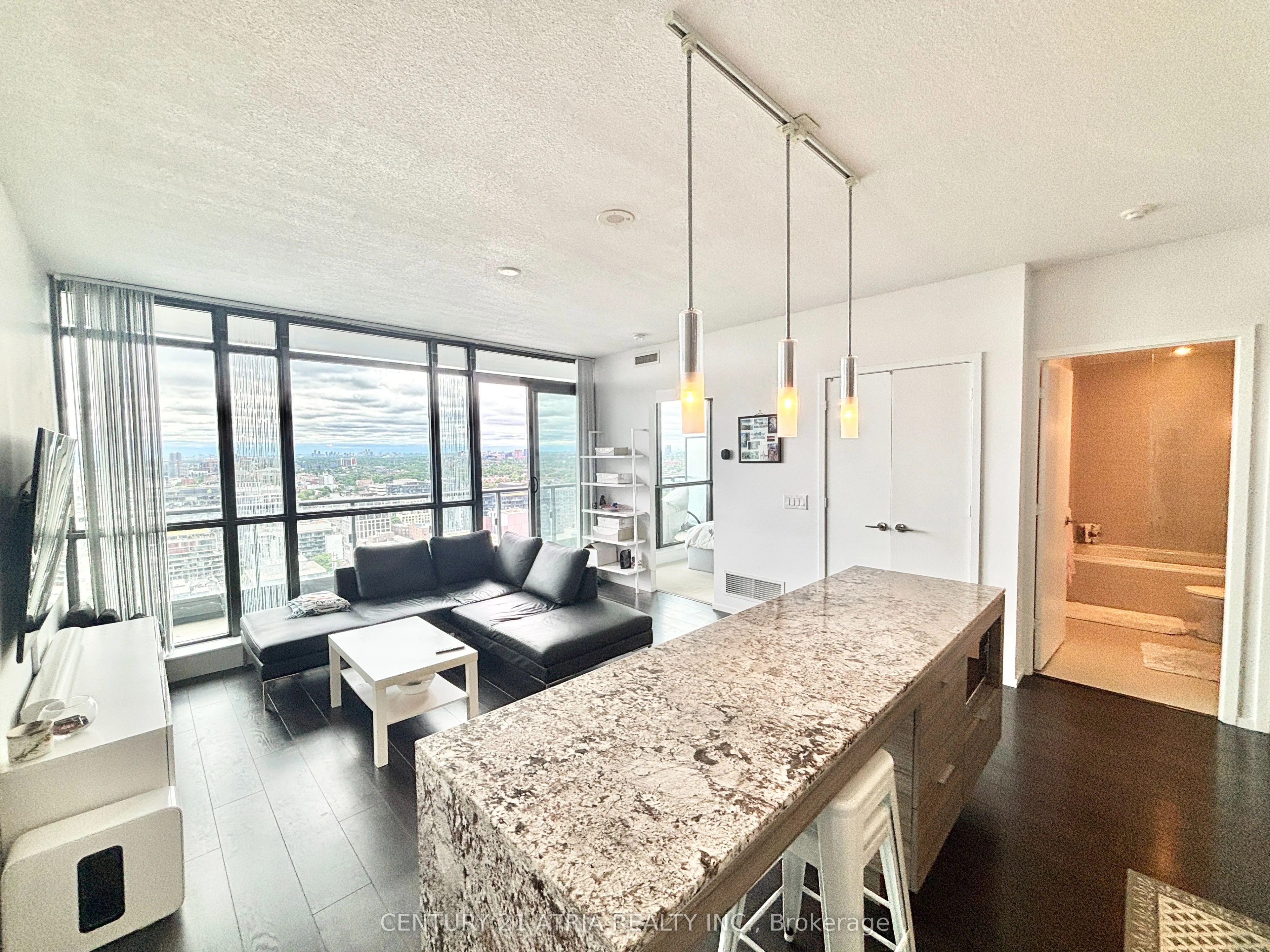 8 Charlotte Street 2701, Toronto C01, ON M5V 0K4