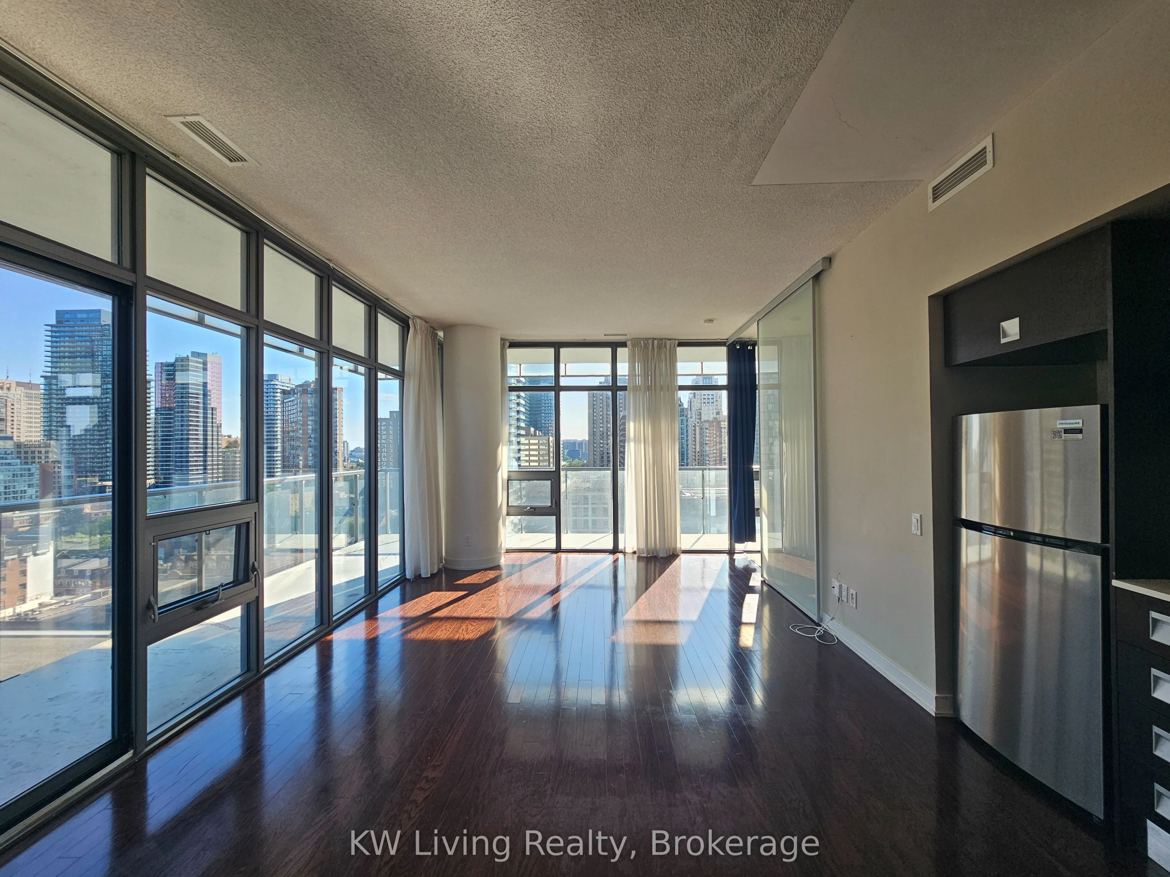 33 Charles Street E 1305, Toronto C08, ON M4Y 0B7