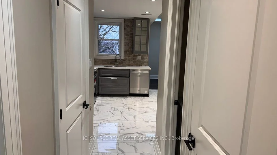 615 College Street Unit A, Toronto C01, ON M6G 1B5