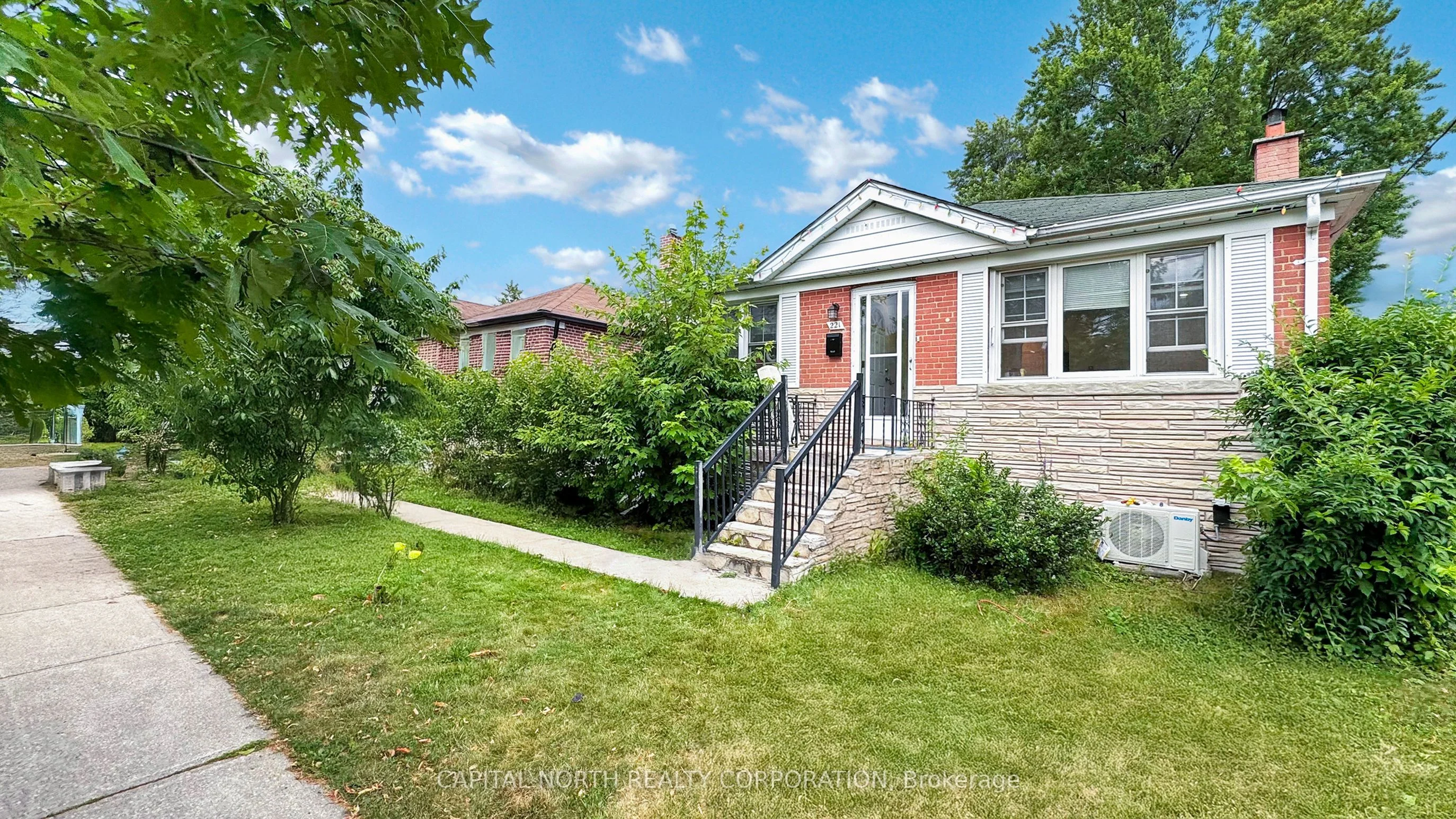 221 Patricia Avenue, Toronto C07, ON M2M 1J7