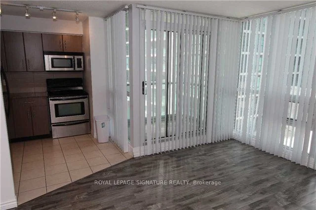 12 Yonge Street 610, Toronto C01, ON M5E 1R4