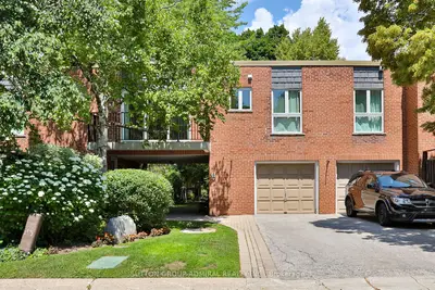 Condo Townhouse in Toronto