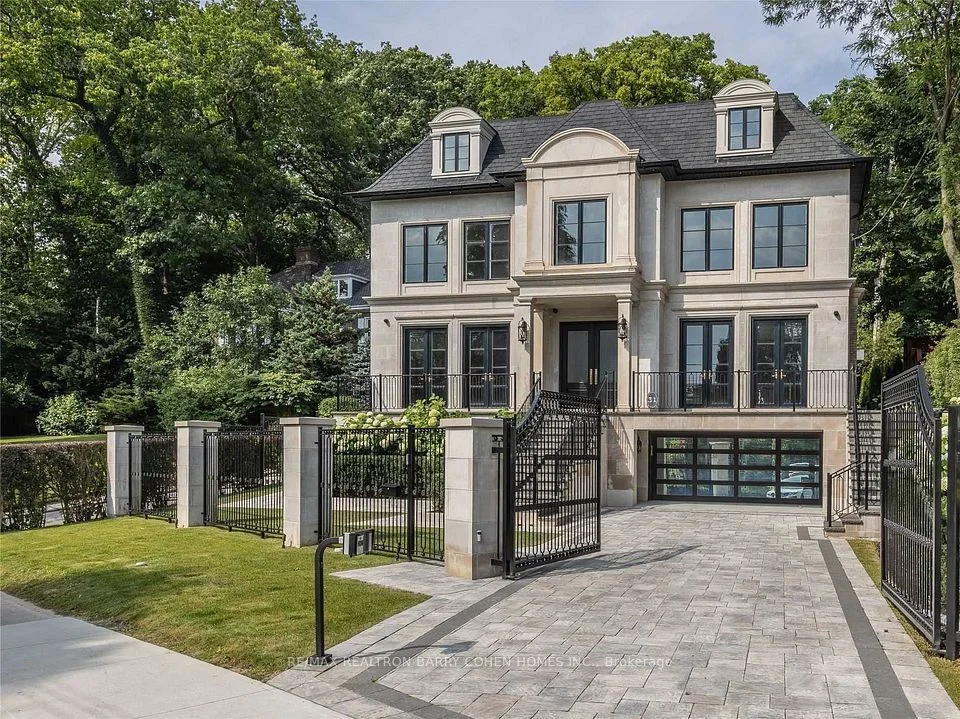 31 Russell Hill Road, Toronto C02, ON M4V 2S9