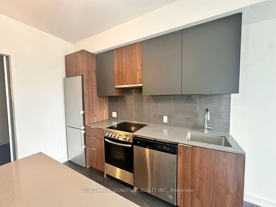 203 College Street 506, Toronto C01, On M5t 0c8