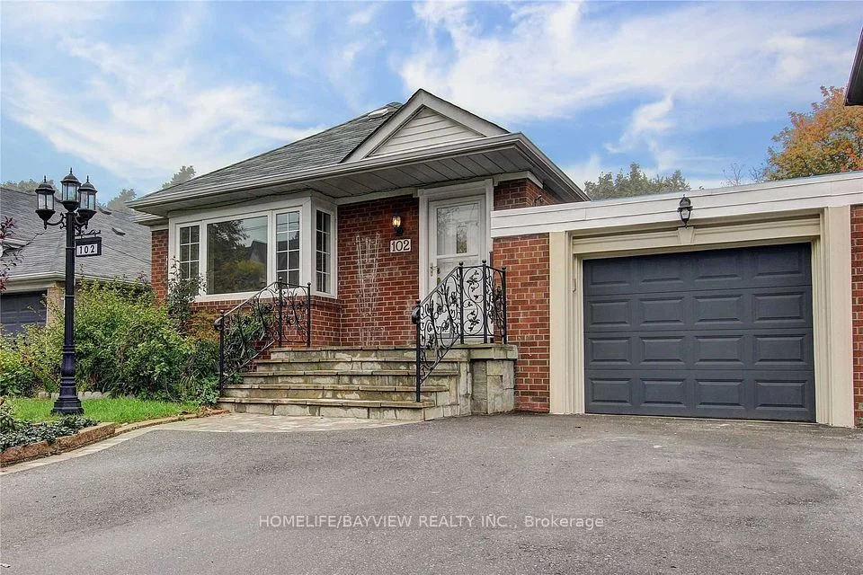 102 Mcgillivray Avenue, Toronto C04, ON M5M 2Y4