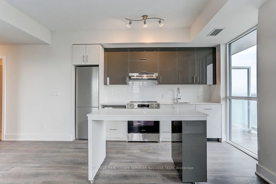 188 Fairview Mall Drive 1707, Toronto C15, ON M2J 0H7